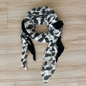 Donni Charm Angel Wing Wrap | Black & White - 80x28